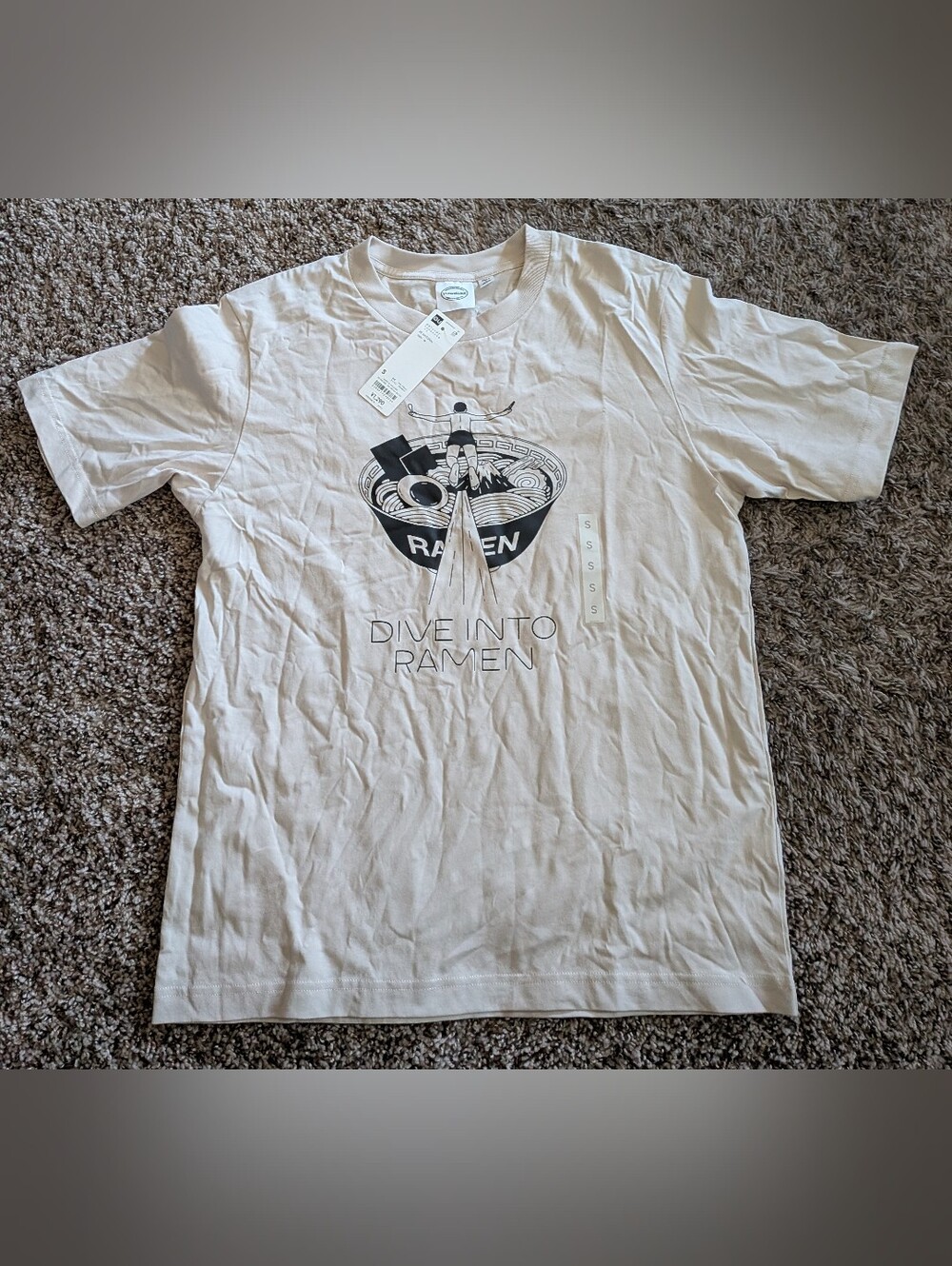 NWT GU Japan Dive Into Ramen Natural Cotton Graphic Shirt Men's S
